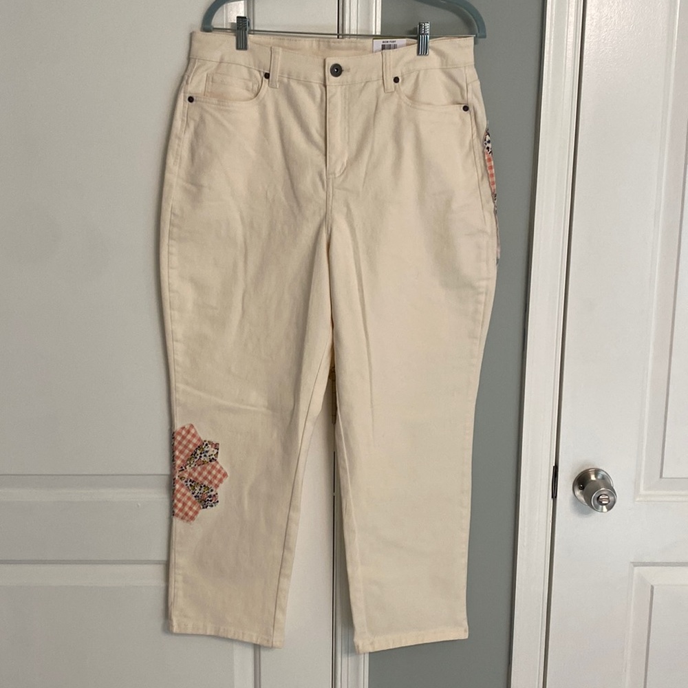 Style & co cream mom jeans with quilt appliqué size US 14